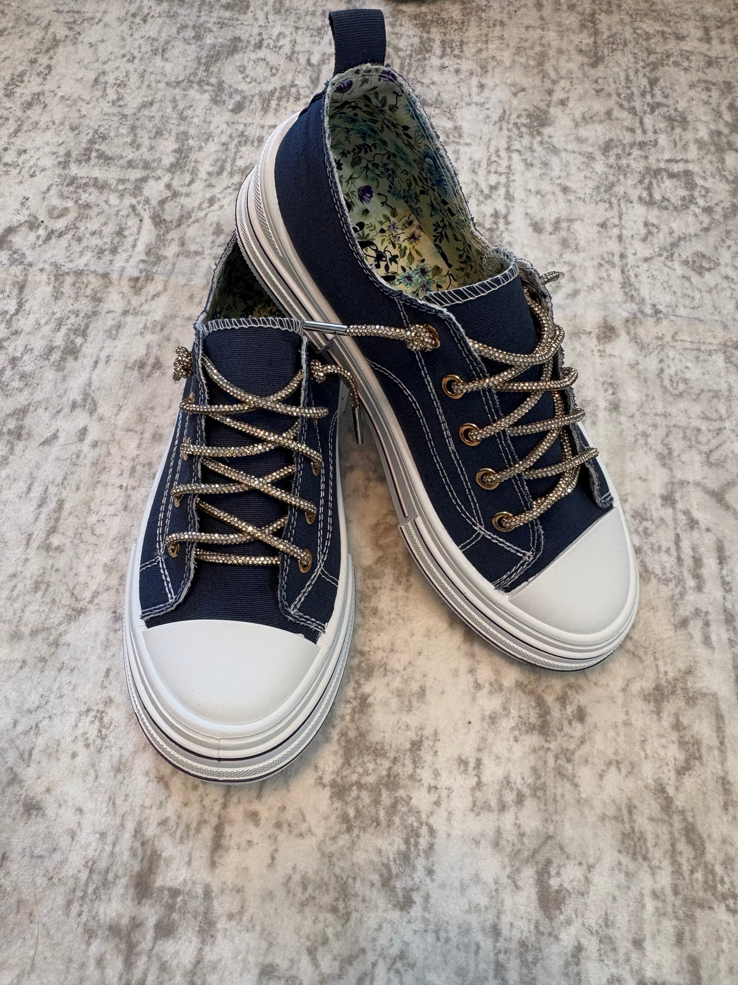 Very G Aman Gold Sneakers in NAVY