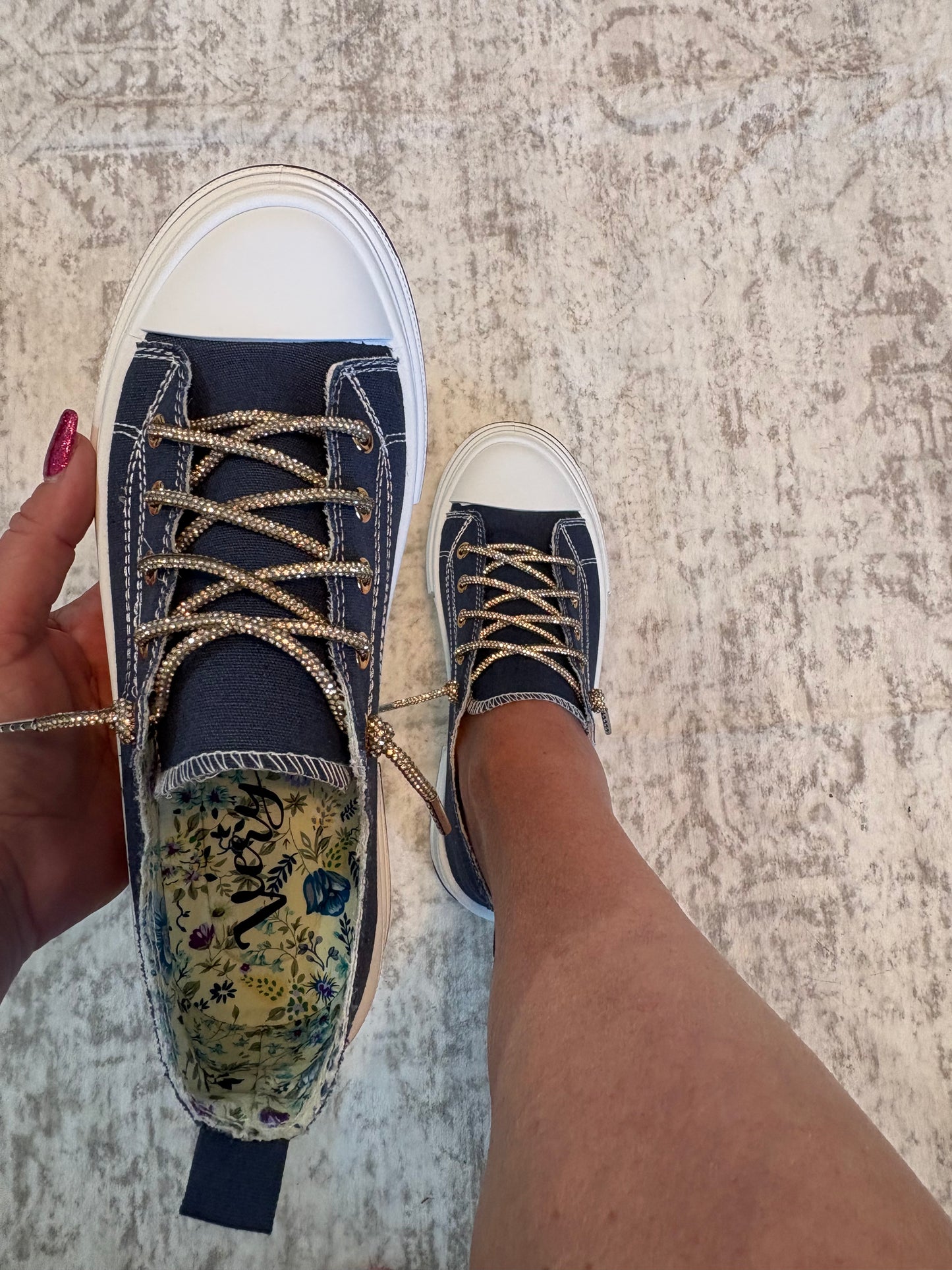 Very G Aman Gold Sneakers in NAVY