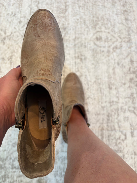 Very G Drift Bootie in Tan