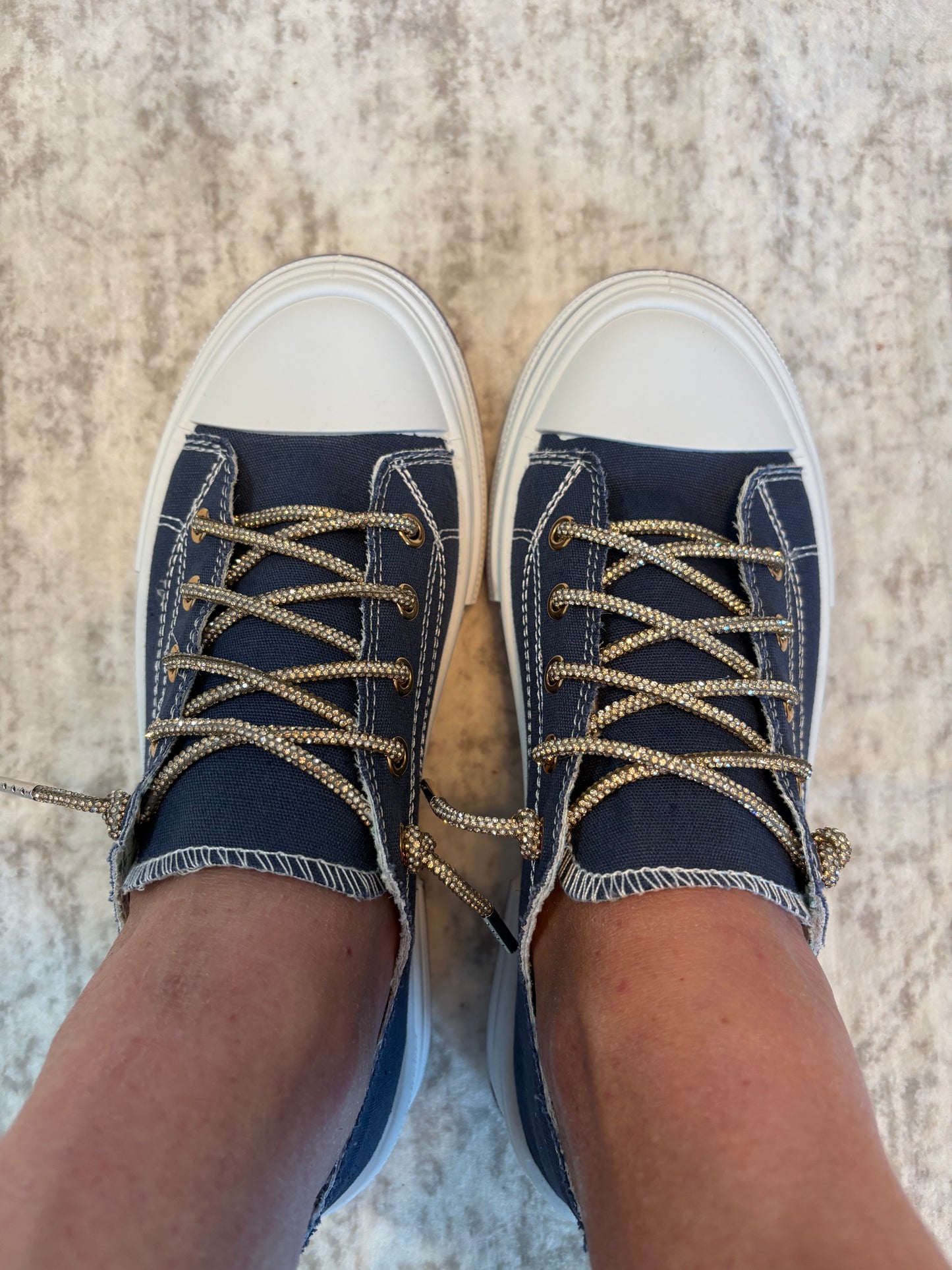 Very G Aman Gold Sneakers in NAVY